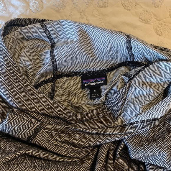 Patagonia hoodie EUC, women’s Small - Picture 3 of 5